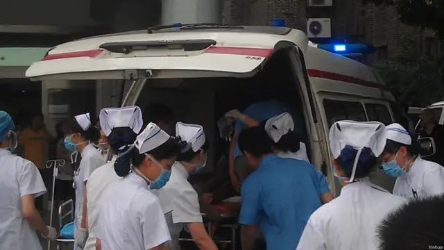 江苏省血液中心已经启动江苏省突发公共事件血液保障应急预案，首批五万毫升血液即将送往苏州。 