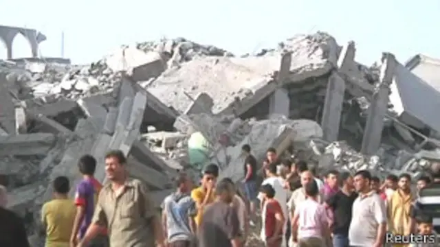 ناظران بین المللی می گویند که با حملات پی درپی اسرائیل به غزه، این منطقه با یک فاجعه انسانی رو به رو شده است