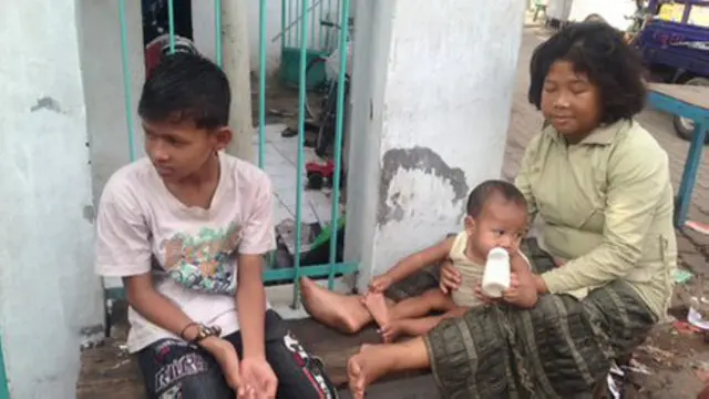若玛一家跟其他印尼穷人一样生活难以为继