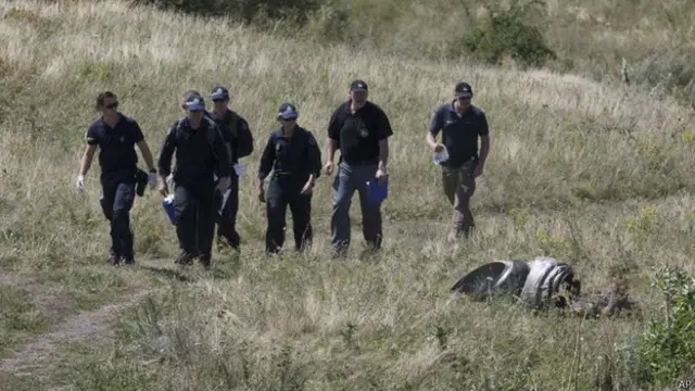 Международным экспертам предстоит прочесать обширные территории в поисках обломков крушения и останков жертв