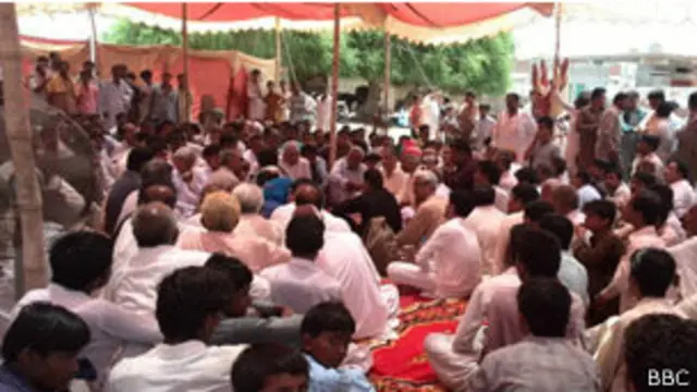 مظاہرے میں سیاسی رہنماؤں، کارکنوں، اور کراچی اور عمرکوٹ سول سوسائٹی کے ارکان نے شرکت کی