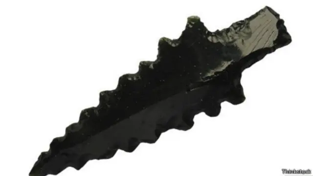 نصل من الزجاج البركاني