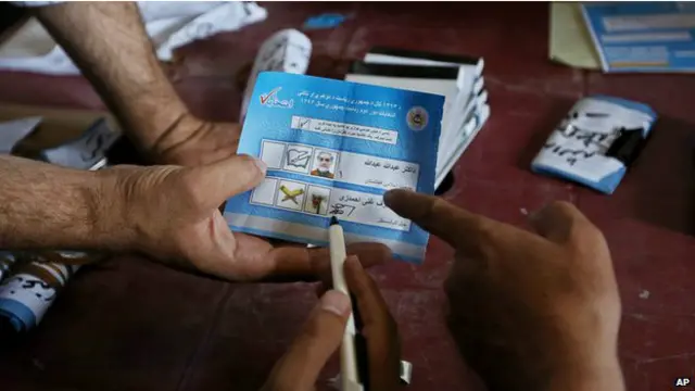 افغان صدارتی انتخابات کے دونوں امیدوار عبداللہ عبداللہ اور اشرف غنی ایک دوسرے پر دھاندلی کا الزام عائد کرتے رہے ہیں