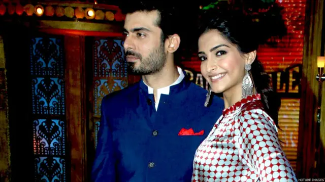 بالی وڈ فلم ’انٹرٹینمنٹ کے لیے کچھ بھی کرے گا‘ کے پروموشن کے لیے بھارتی اداکارہ سونم کپور اور پاکستانی اداکار فواد خان ایک ساتھ آئے۔ یہ دونوں اپنی آنے والی فلم ’خوبصورت‘ میں ایک ساتھ کام کر رہے ہیں۔