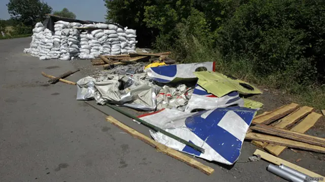 Немалая часть обломков MH17 по-прежнему разбросана где придется