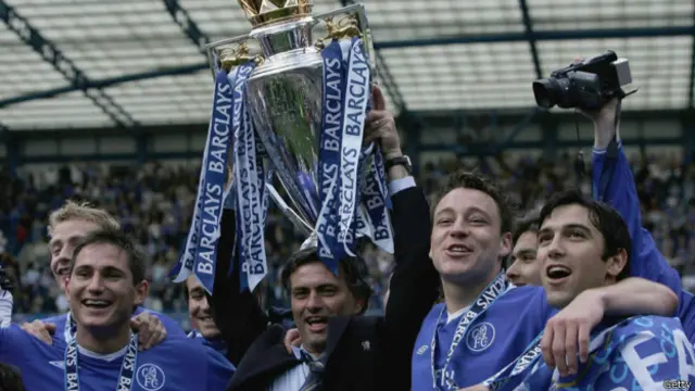 Frank Lampard (kiri) bersama Chelsea pernah meraih berbagai tropi, termasuk juara Liga primer.