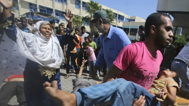 Serangan militer Israel ke sekolah PBB telah menewaskan 10 orang, kata pejabat kesehatan Gaza.