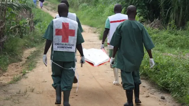 Tiếp xúc với tử thi bệnh nhân Ebola cũng có thể nhiễm Ebola