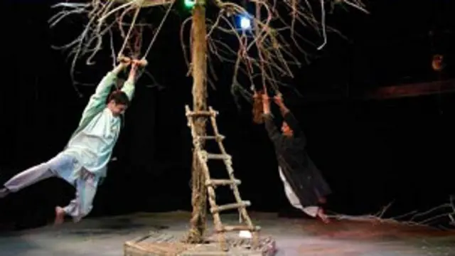 Марк Вайль Абдулла Қодирий асари асосида саҳналаштирган "Оппоқ, оппоқ, кора лайлак" спектакли бутун дунёни кезди