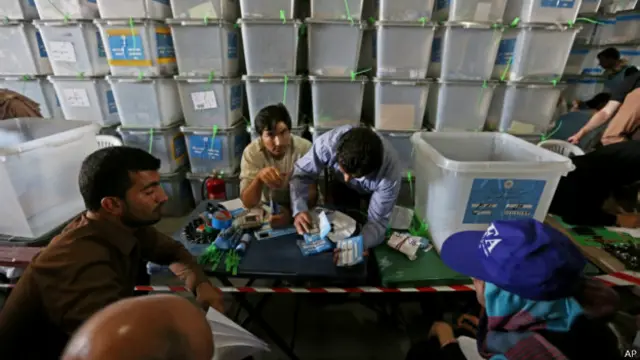 روند شمارش آرا تاکنون به دلیل اختلاف ناظران دوتیم چهار بار متوقف شده است