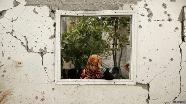 Тысячи жителей Газы были вынуждены покинуть свои дома из-за продолжающегося конфликта между боевиками ХАМАС и Израилем