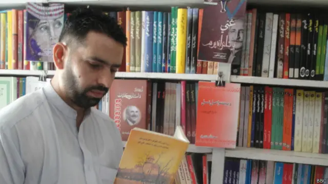 بتایا جاتا ہے کہ خیبر پختونخوا میں چھوٹی بڑی 500 کے قریب ادبی تنظمیں ہیں جو مختلف مواقعوں پر امن کے موضوع پر مشاعروں کا انعقاد کرتی ہیں