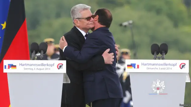 Франсуа Олланд (справа) и Йоахим Гаук