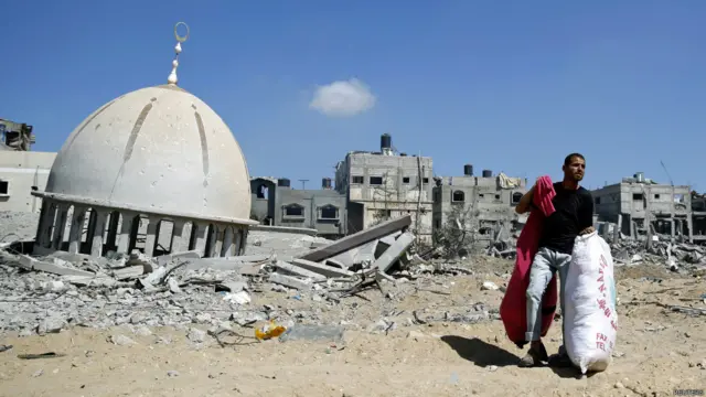 بقایای ساختمانی در خزاعه، شرق منطقه پرتراکم خان‌یونس