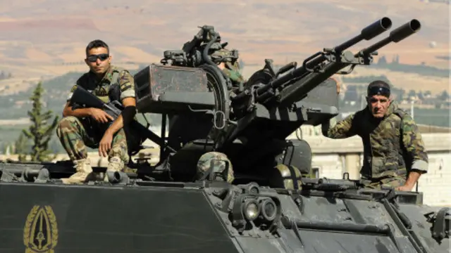 قتل 13 جندياً لبنانياً خلال الاشتباكات، حسب المصادر الأمنية.