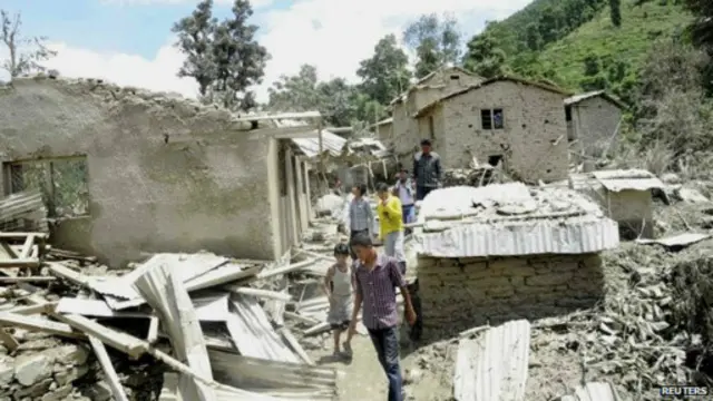 الانهيار الأرضي أصاب قرية مانخا على بعد 120 كيلومترا من كاتماندو.