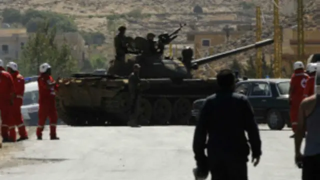 دبابة للجيش ومسعفون في عرسال