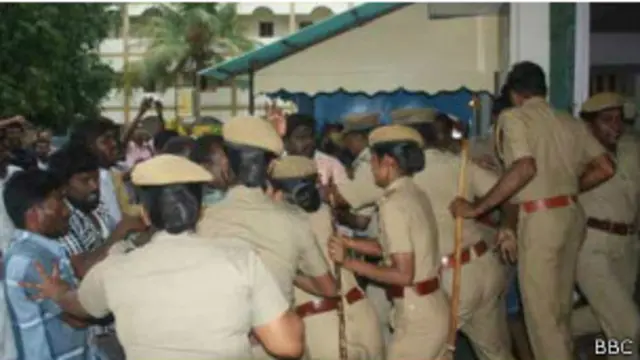 දෙදහස් දොළහ වසරේ පැවති උද්ඝෝෂණයක්