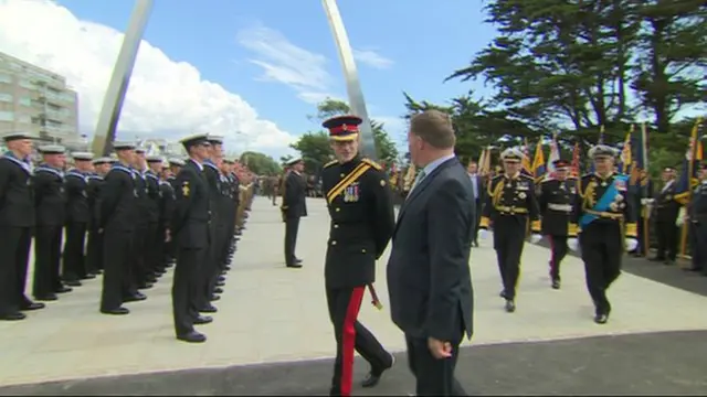 哈里王子在肯特郡為一戰紀念碑揭幕。