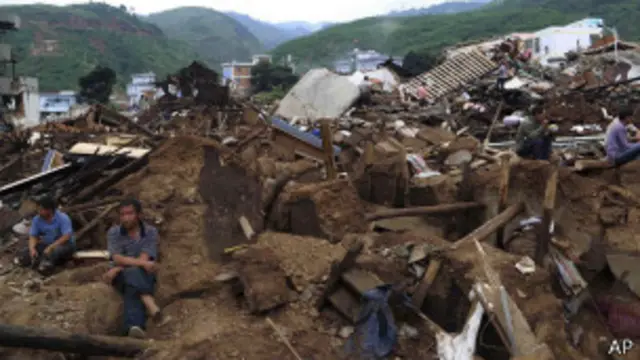 ငလျင် ဒုက္ခသည်တွေအတွက် ကယ်ဆယ် ထောက်ပံ့ရေးမှာ အခက်အခဲ ဖြစ်နေ