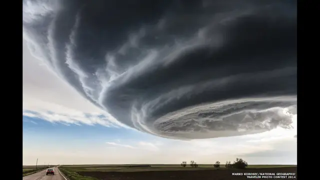 Uma tempestade dramática, uma paisagem subaquática e um festival Hindu são alguns dos vencedores do concurso National Geographicwww bet365Fotoswww bet365Viagem