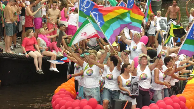 عده از مدافعان حقوق همجنسگرایان در ایران نیز در مراسم آمستردام شرکت داشتند