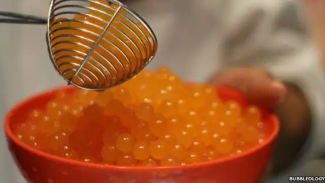 所謂的「珍珠」是指的在奶茶中的木薯粉圓。