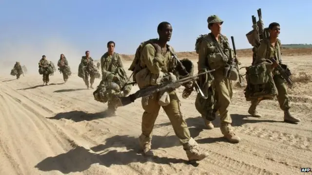 ग़ज़ा सीमा पर इसराइली सैनिक