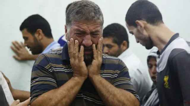 تقول تقديرات إن نحو 1300 مدني فلسطيني قتلوا في الحرب.