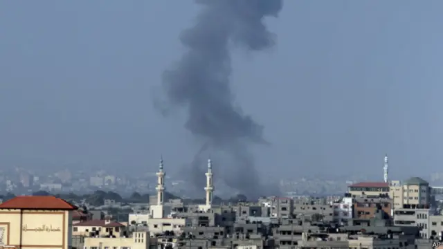 在最新的72小时停火协议生效前（始于当地时间5日8时）几分钟，以军仍对加沙进行空袭（05/08/2014）