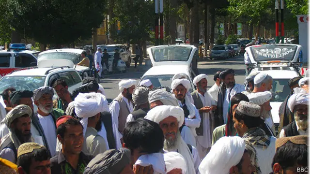 د شینډنډ اوسېدونکو د دغه برید پرضد مظاهره کړې ده