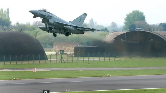 جتهای جنگنده مدل تایفون متعلق به نیروی هوایی بریتانیا در رزمایش های ناتو که در شرق اروپا برگزار شده شرکت کردند