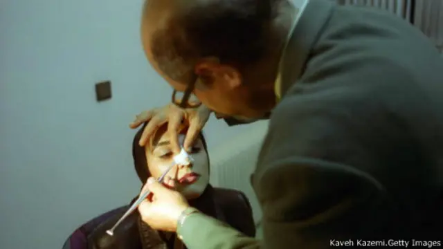 ایران از نظر تعداد جراحان پلاستیک (۲۳۹) در دنیا بیست و هفتم است