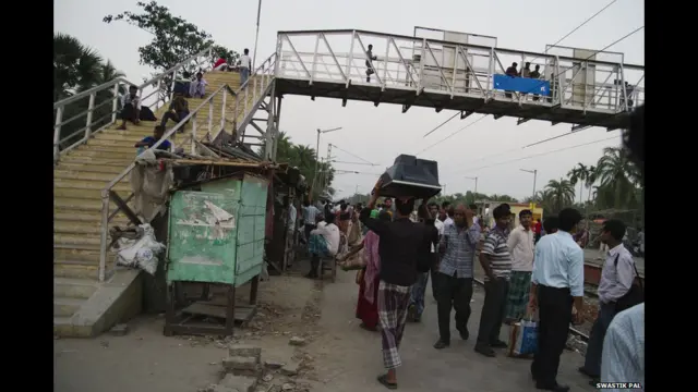 ये डीवीडी सेट्स नष्ट किया जाने का इंतजार कर रहे हैं