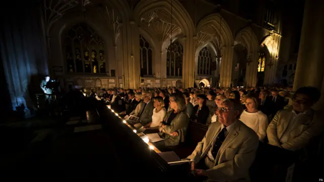 پورے شہر میں گرجا گھروں میں ان کے لیے خصوصی دعائیں کی گئیں۔