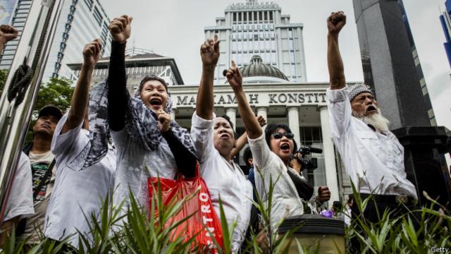 Para pendukung sudah mulai meramaikan MK sejak Prabowo mendaftarkan gugatan. 