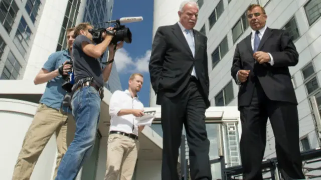 رياض المالكي تحدث للصحفيين عقب اجتماع لممثلي الادعاء في محكمة الجنايات الدولية.