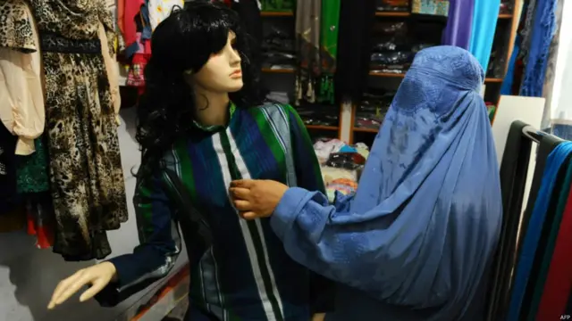 अफगानिस्तान के हेरात सूबे में रेशम का उत्पादन