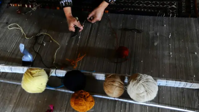 अफगानिस्तान के हेरात सूबे में रेशम का उत्पादन