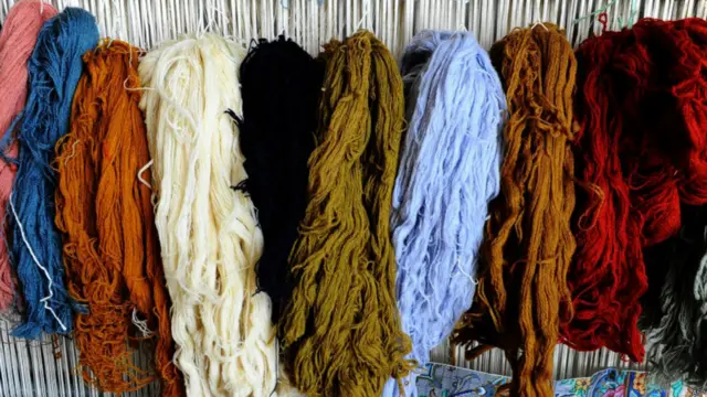 अफगानिस्तान के हेरात सूबे में रेशम का उत्पादन