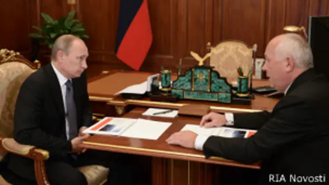 Президент РФ Владимир Путин и глава "Ростеха" Сергей Чемезов