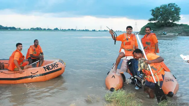 ڈي آئي جی بھگت نے کہا ہے کہ لاپتہ افراد کی تلاش کا کام جاری ہے اور یہ مزید 24 گھنٹے جاری رہ سکتا ہے