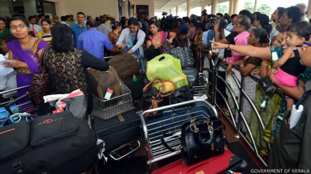 लीबिया से वापस लौटीं नर्सें