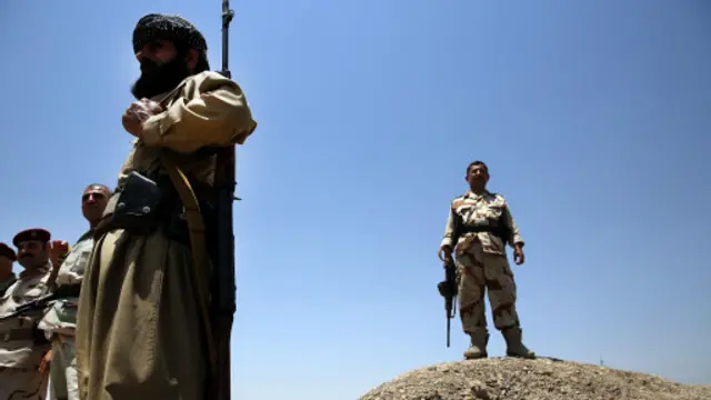 آن طور که گزارش میشود پیشمرگههای کرد نتوانستهاند مانع از پیشروی داعش شوند