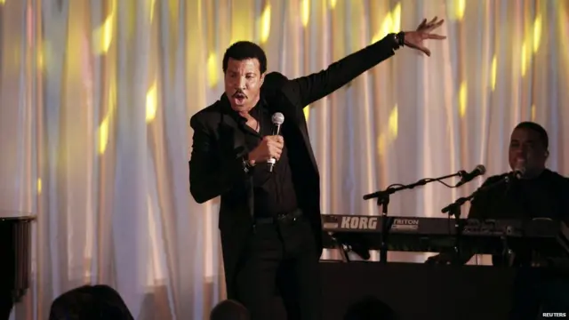 Le chanteur Lionel Ritchie anime la soirée de gala
