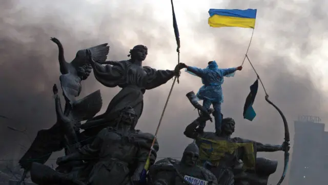 Один із монументів на майдані Незалежності під час Революції Гідності