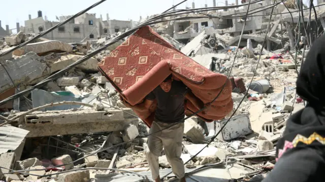 ویرانه های به جای مانده از ناحیه شجاعیه. گفته می شود بسیاری از تونل های حماس در شجاعیه است. بخش های وسیعی از شجایعه در شرق غزه با خاک یکسان شده است