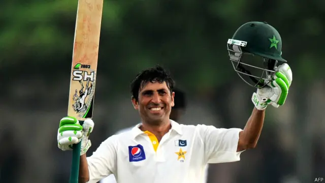 یہ یونس کی 24ویں ٹیسٹ سنچری ہے اس طرح وہ سب سے زیادہ سنچریاں بنانے والے پاکستانی بیٹسمینوں میں محمد یوسف کے برابر آ گئے ہیں اور ان کے سامنے اب صرف انضمام الحق کی 25 سنچریوں کا ریکارڈ ہے