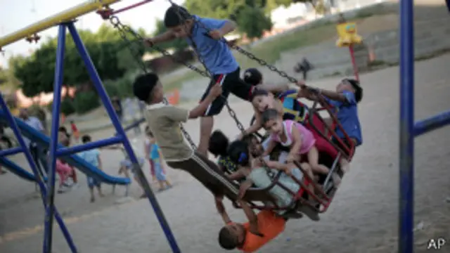 အပစ်ရပ်ထားချိန် ဆော့ကစားနေတဲ့ ဂါဇာက ပါလက်စတိုင်း ကလေးငယ်တွေ