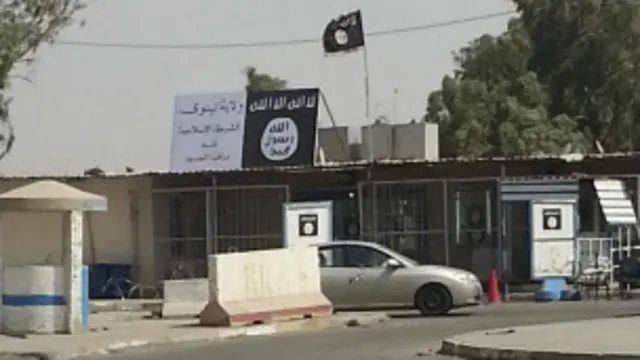 ریاستِ اسلامیہ گروپ نے عراق اور شام کے کچھ حصوں پر قبضہ کر کے اسلامی خلافت قائم کی ہے